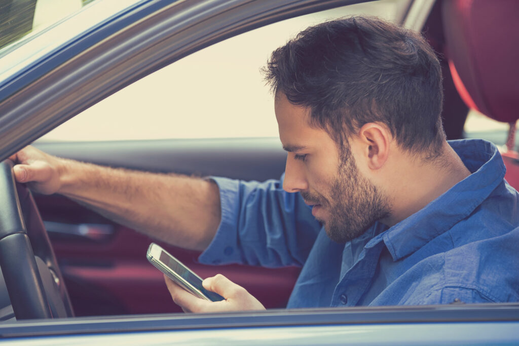 leave-phone-alone-while-driving